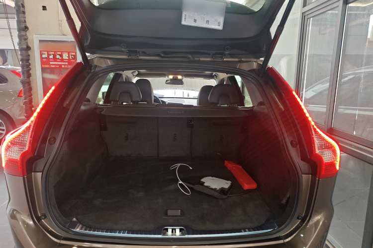 沃尔沃XC60 2016款 T5  智远版机舱底盘23