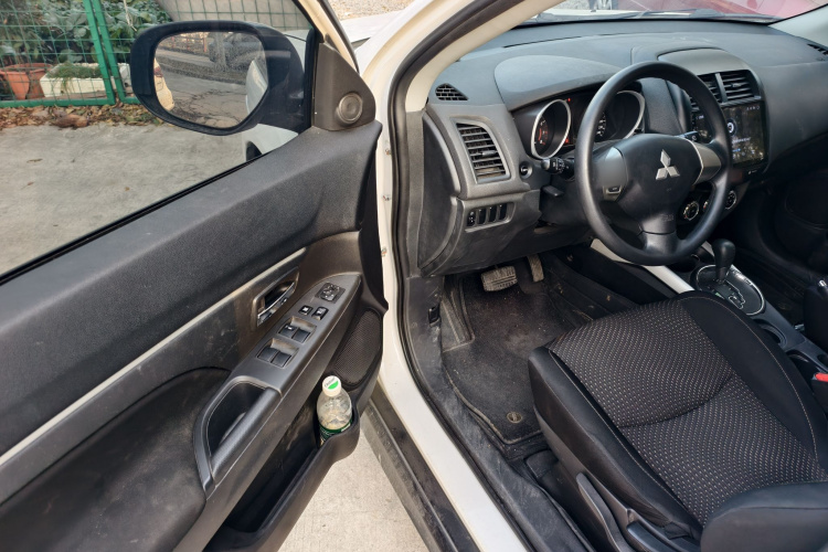 三菱 劲炫ASX 2013款 2.0L CVT两驱精英版中控内饰7002