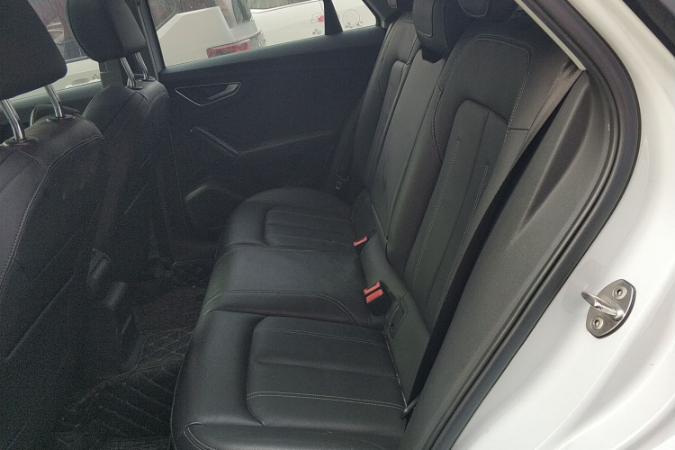 奥迪Q2L 2022款 35 TFSI 进取致雅型中控内饰7004