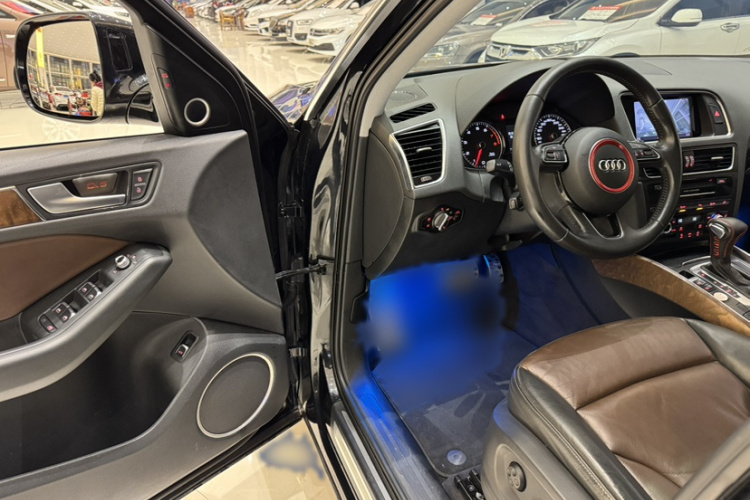 奥迪Q5 2016款 40 TFSI 舒适型局部细节9001