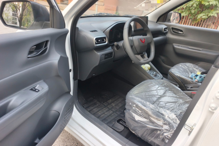 五菱汽车 五菱宏光新能源 2025款 增程式混动 50KM 标准型中控内饰7003