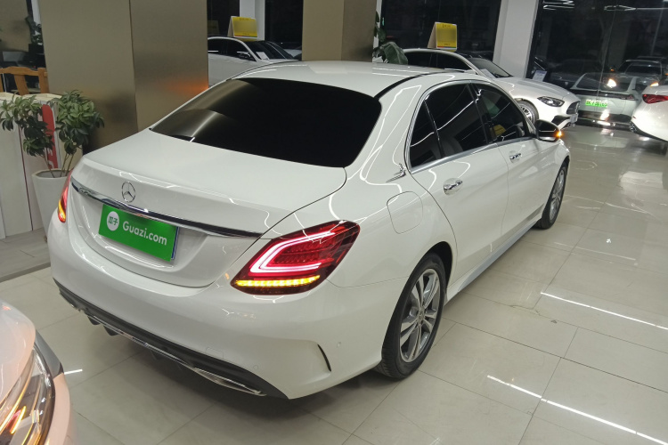 奔驰C级 2019款 C 180 L 时尚型运动版车身外观7