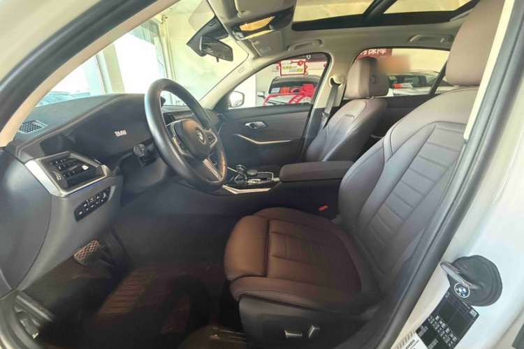 宝马3系 2021款 325Li M运动套装中控内饰7001