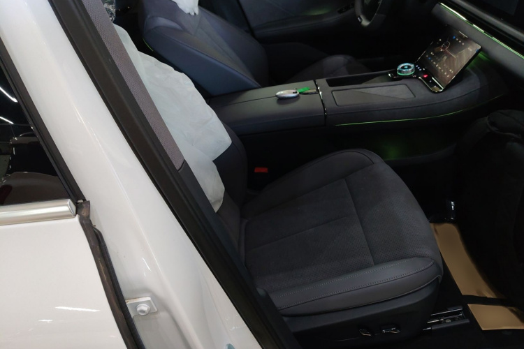 岚图汽车 岚图追光 2024款 PHEV 四驱超长续航行政版局部细节41