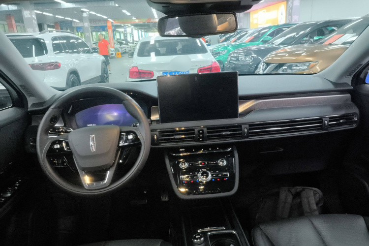 林肯 冒险家 2022款 改款 2.0T 两驱尊雅版中控内饰7002