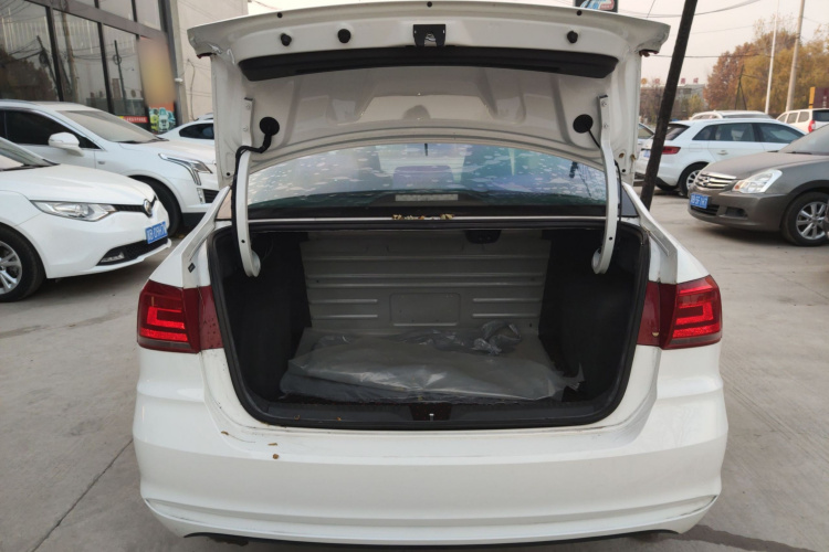 大众 桑塔纳 2021款 1.5L 自动风尚版机舱底盘23