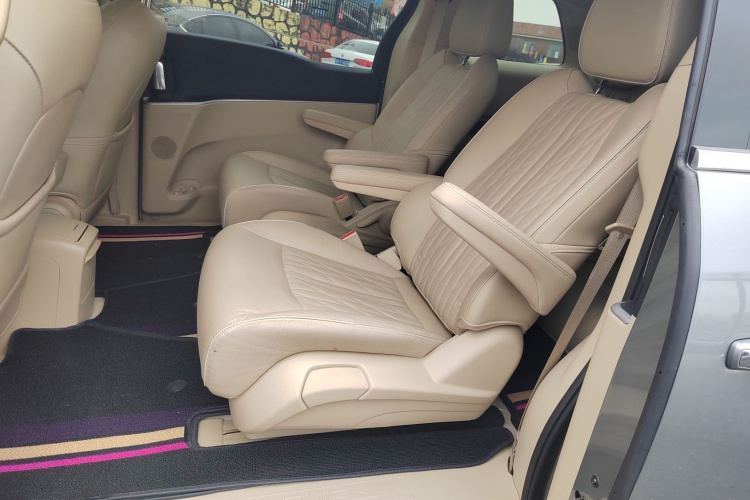 别克GL8 2023款 改款 陆上公务舱 豪华型中控内饰21