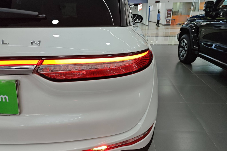 林肯 冒险家 2022款 2.0T 两驱尊雅版车身外观9