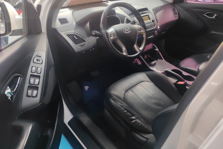 北京现代ix35 2015款 2.0L 自动两驱智能型 国V中控内饰20