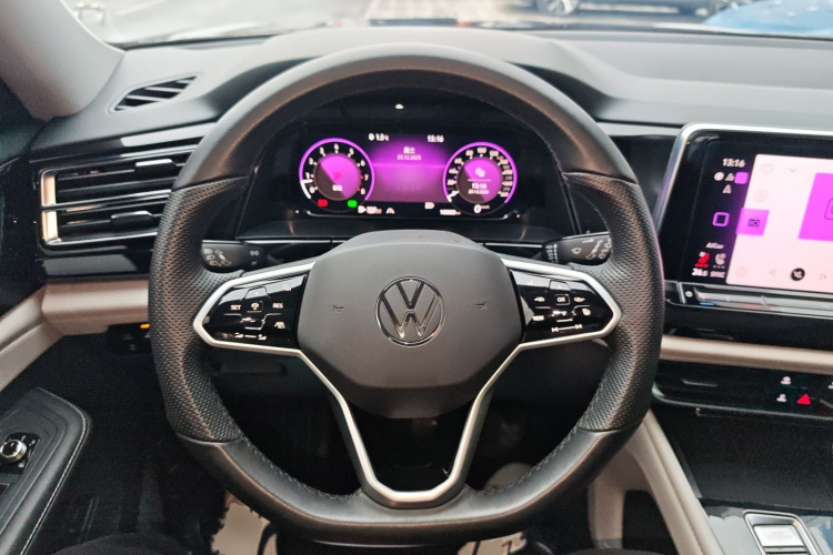 大众 途昂 2023款 530 V6 四驱尊崇旗舰版中控内饰13