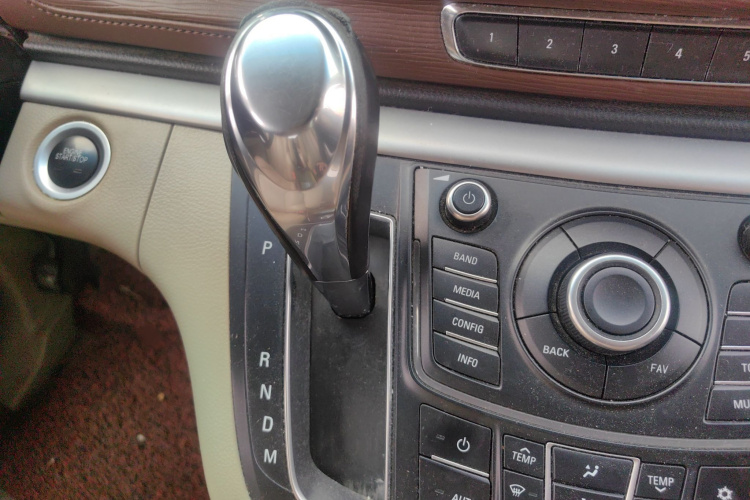 别克GL8 2015款 2.4L 豪华商务尊享版局部细节18