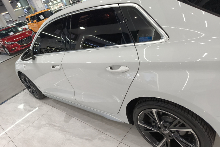 奥迪A3 2024款 Sportback 35 TFSI 时尚运动型车身外观6003