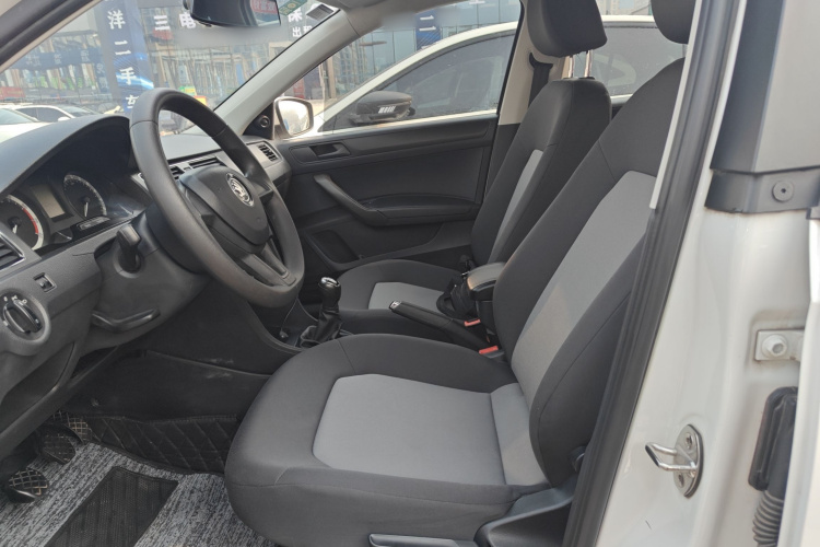 斯柯达 昕锐 2018款 1.4L 手动标准版中控内饰19