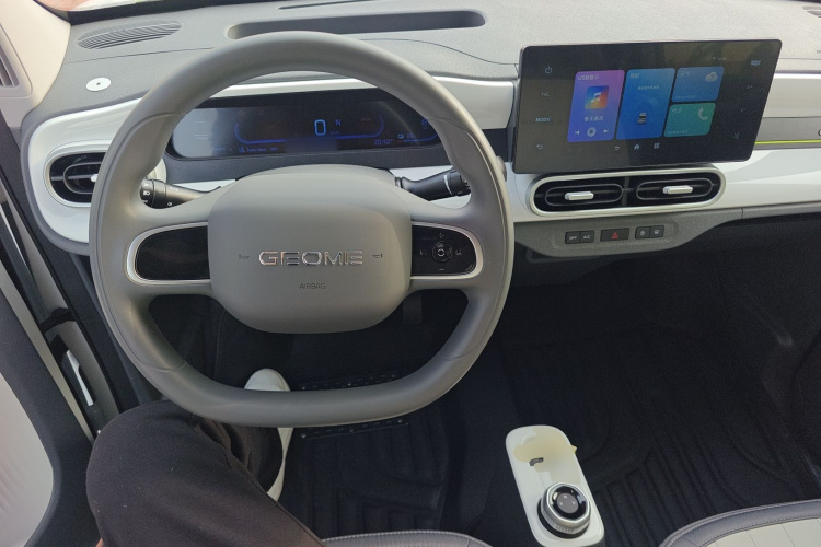 吉利银河 2025款 210km 熊猫骑士中控内饰12