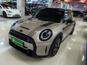 MINI 2022款 2.0T COOPER S 艺术家