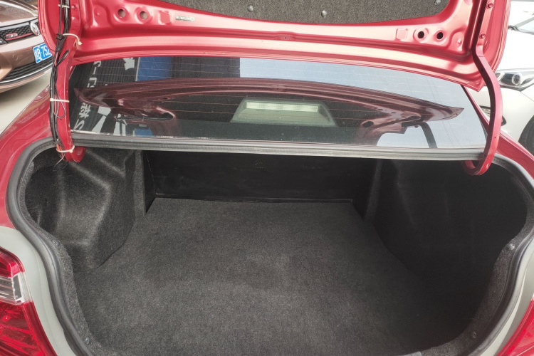 丰田 威驰 2014款 1.5L 手动智臻版机舱底盘23