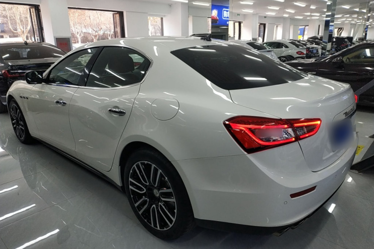 玛莎拉蒂 Ghibli 2014款 3.0T 标准版车身外观4