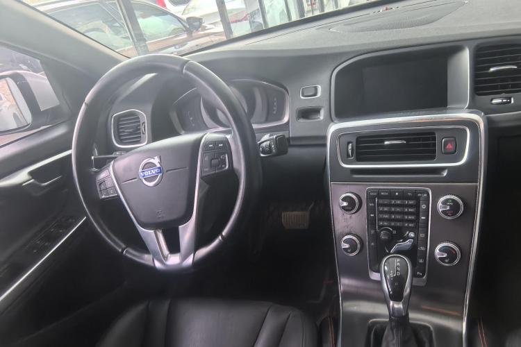 沃尔沃S60 2015款 S60L T5 智驭版中控内饰7001