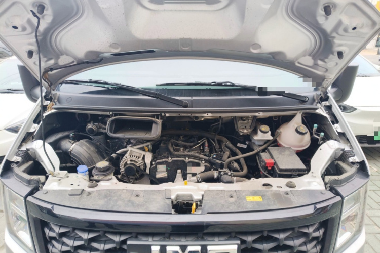 江铃福顺 2023款 2.0T 手动短轴中顶商运型多功能乘用车5座局部细节24