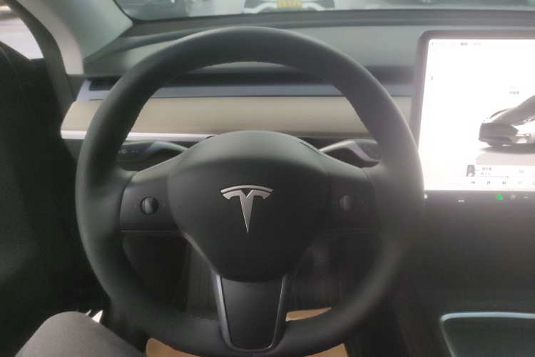 特斯拉 Model Y 2022款 改款 长续航全轮驱动版中控内饰13