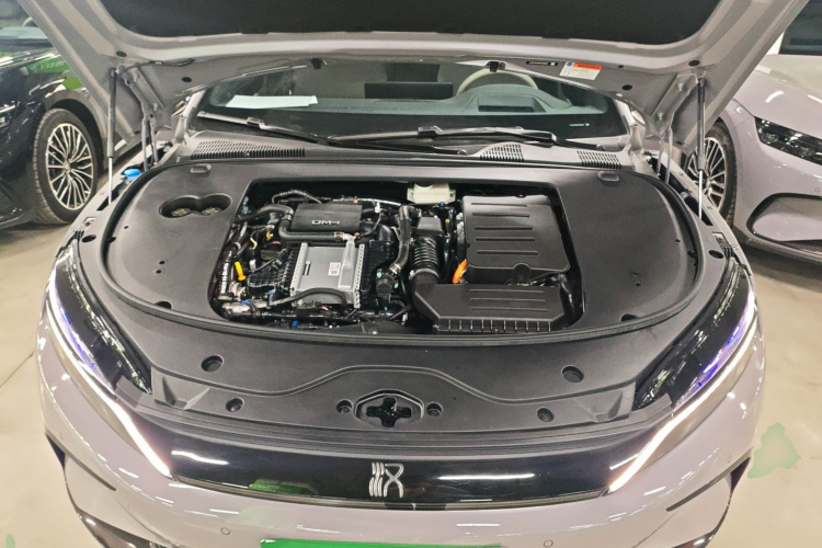 比亚迪 汉 2025款 DM-i 智驾版 125KM激光雷达旗舰型机舱底盘24