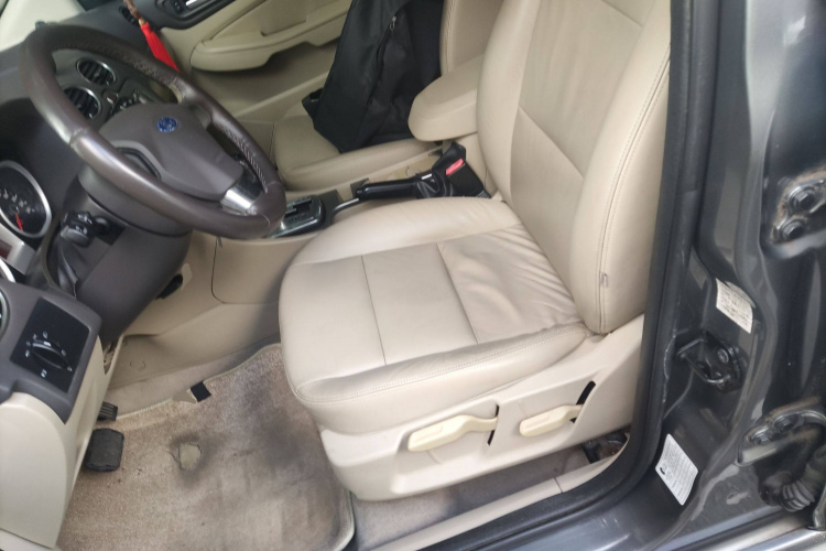 福特 福克斯 2013款 两厢经典 1.8L 自动时尚型局部细节19