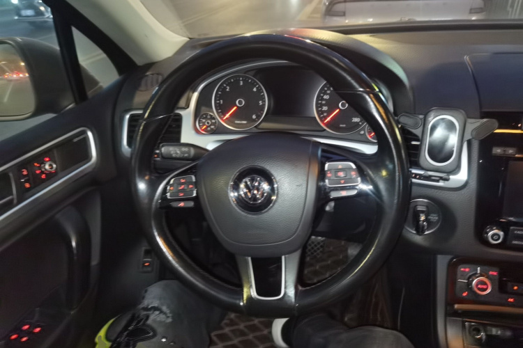 大众 途锐 2015款 3.0TDI 柴油标配型局部细节13