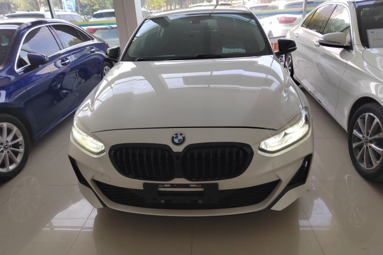 宝马1系 2021款 改款 120i M运动曜夜版车身外观2