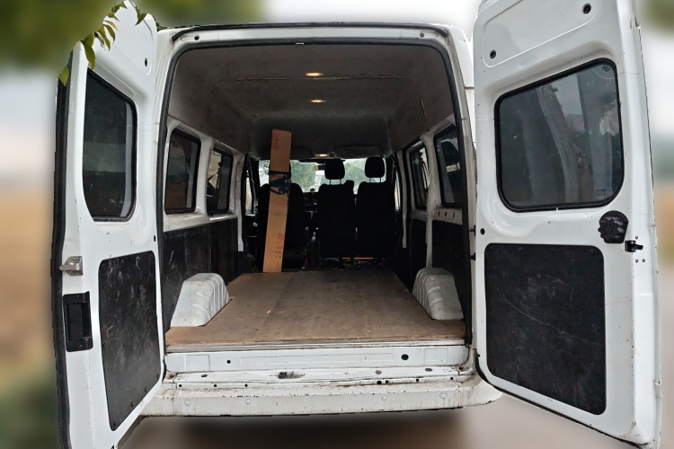 江铃福顺 2023款 2.0T 手动短轴中顶商运型多功能乘用车5座中控内饰23