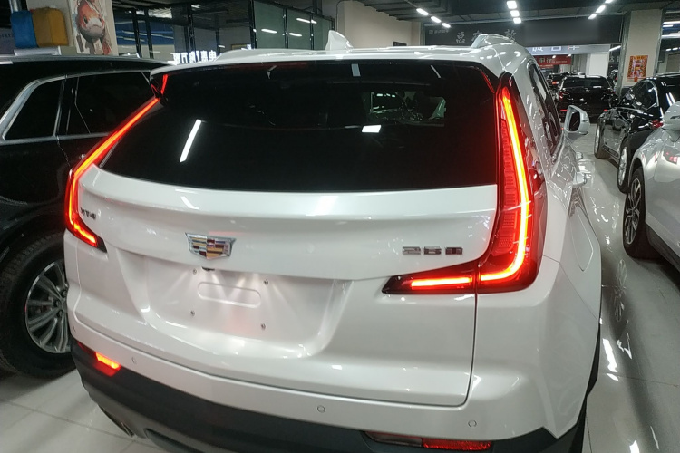 凯迪拉克XT4 2021款 28T 四驱铂金版车身外观6