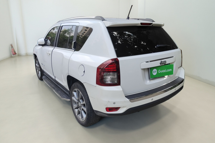 Jeep 指南者(进口) 2013款 2.0L 两驱豪华版车身外观5