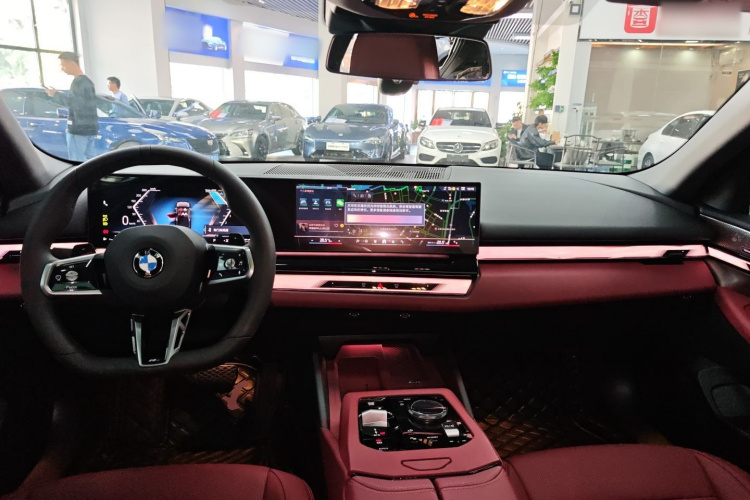 宝马5系 2025款 530Li 领先型 M运动套装中控内饰12