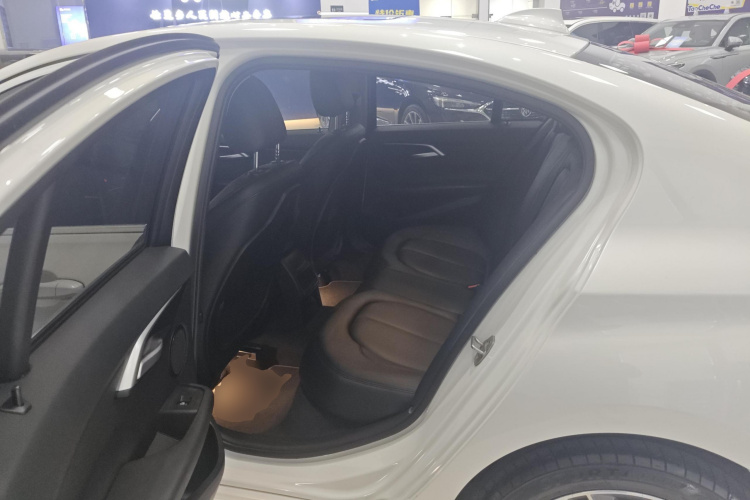 宝马1系 2018款 118i 运动型中控内饰21