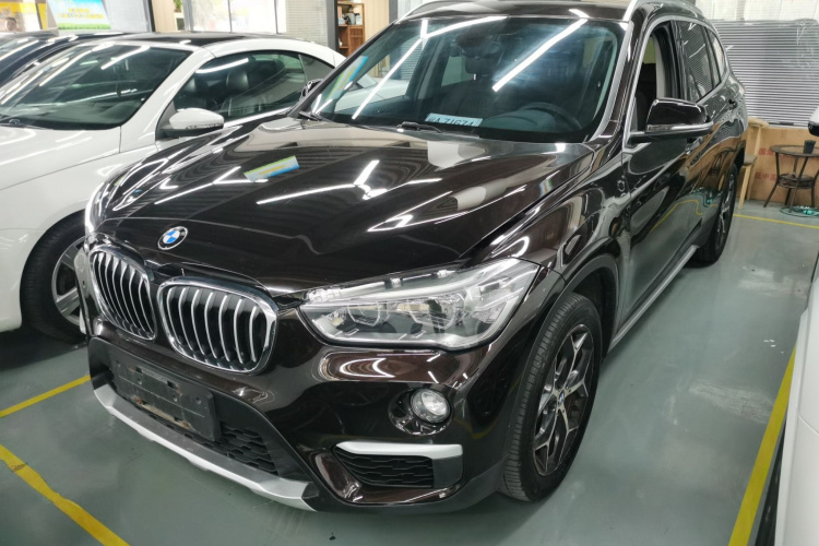 宝马X1 2018款 sDrive18Li 尊享型车身外观1
