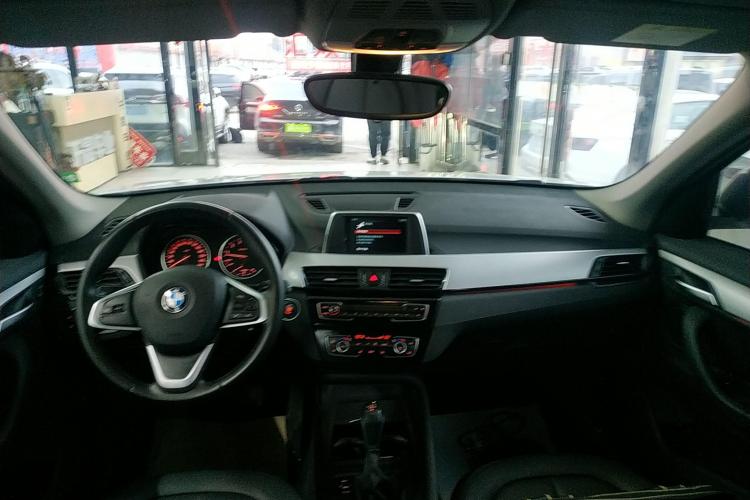 宝马X1 2018款 sDrive20Li 领先型中控内饰12