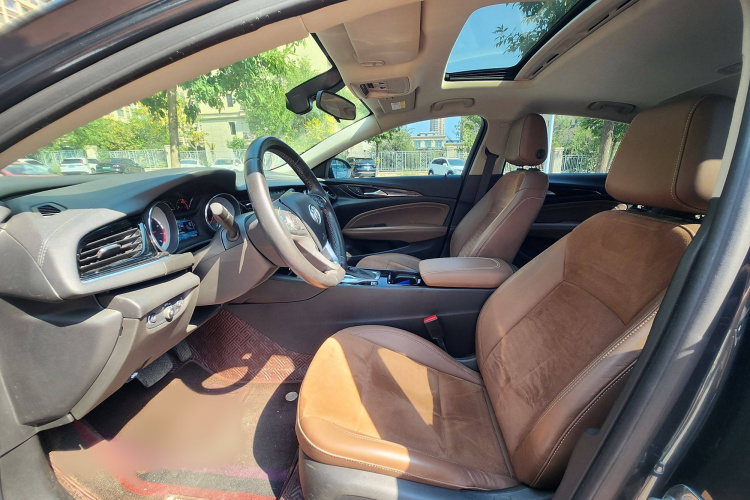 别克 君威 2019款 20T 精英型 国VI中控内饰7002