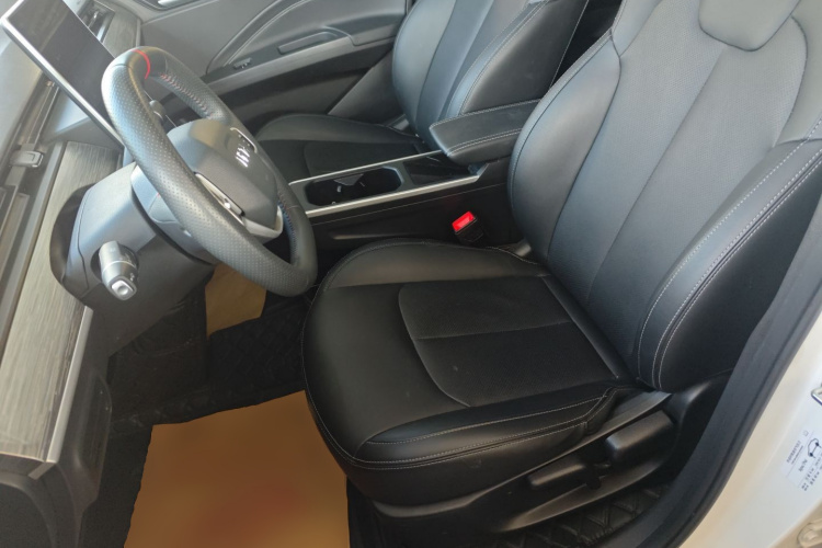 哪吒汽车 哪吒V 2021款 Co-sport 魔力版中控内饰19