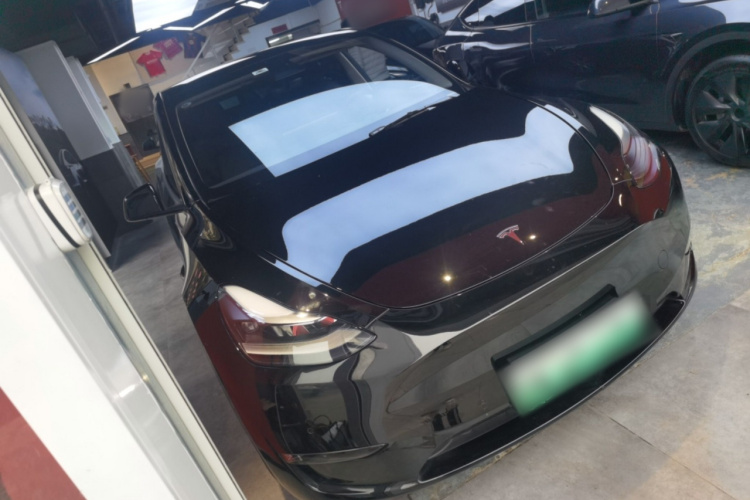 特斯拉 Model Y 2021款 标准续航后驱版车身外观3