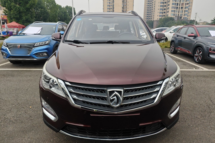 宝骏560 2016款 1.5T 手动豪华型车身外观2