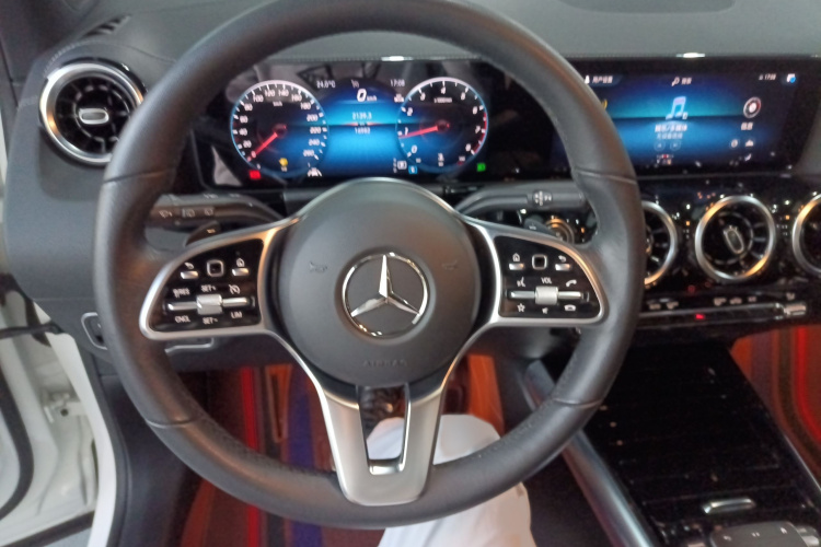 奔驰GLA 2023款 GLA 200局部细节13