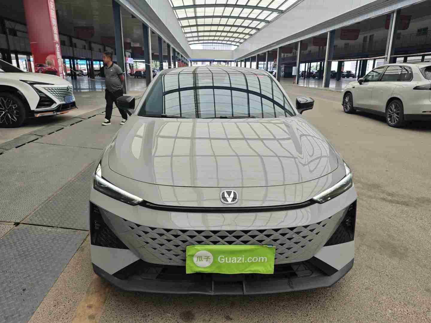 重庆二手长安UNI-V 2024款，花小钱办大事的排面之选？