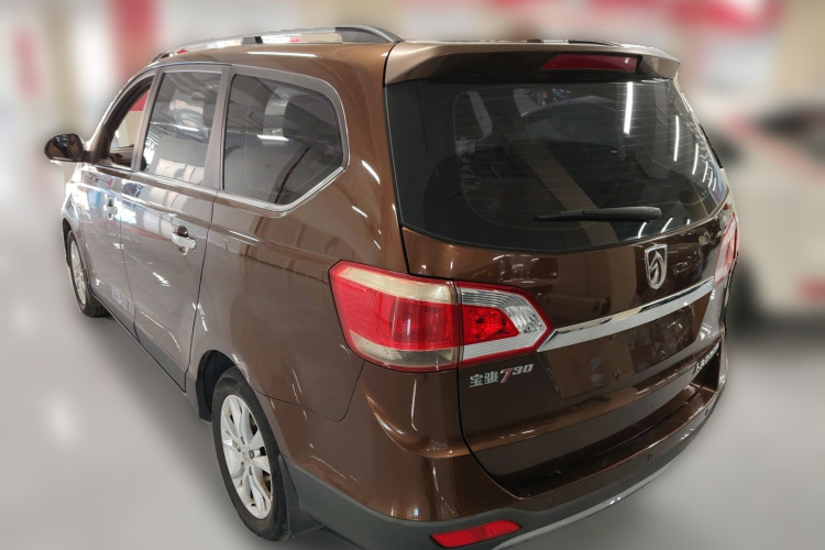 宝骏730 2014款 1.5L 手动豪华型 7座车身外观5