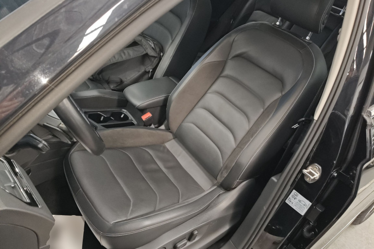 大众 途观L 2021款 330TSI 自动两驱R-Line越享版中控内饰19