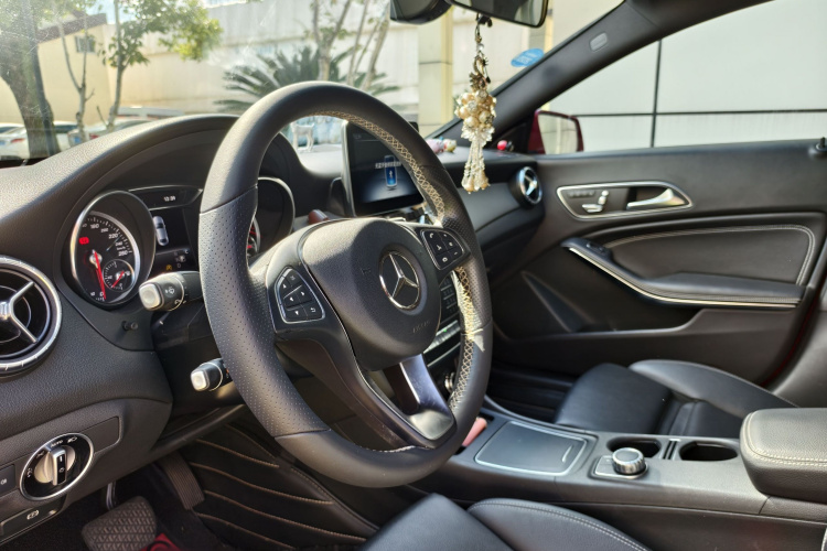 奔驰CLA 2018款 CLA 200 时尚型中控内饰7008