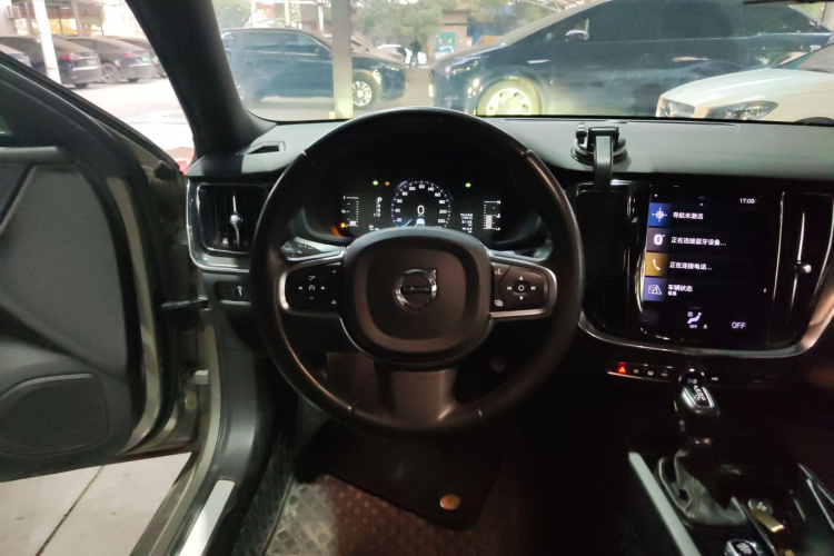 沃尔沃S60 2020款 T4 智逸豪华版中控内饰13
