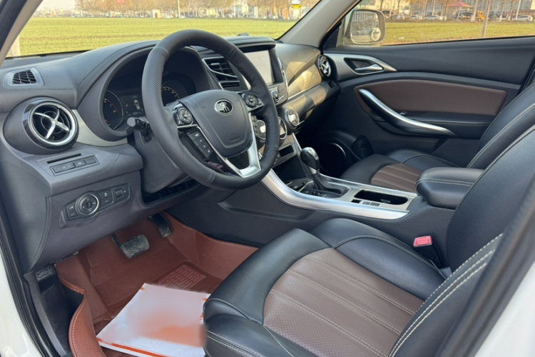 比亚迪 宋 2016款 盖世版 1.5TID 自动精英型中控内饰7003