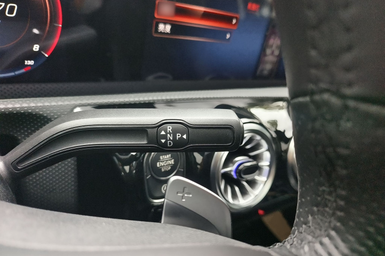 奔驰A级 2022款 改款三 A 200 L 运动轿车时尚型局部细节18