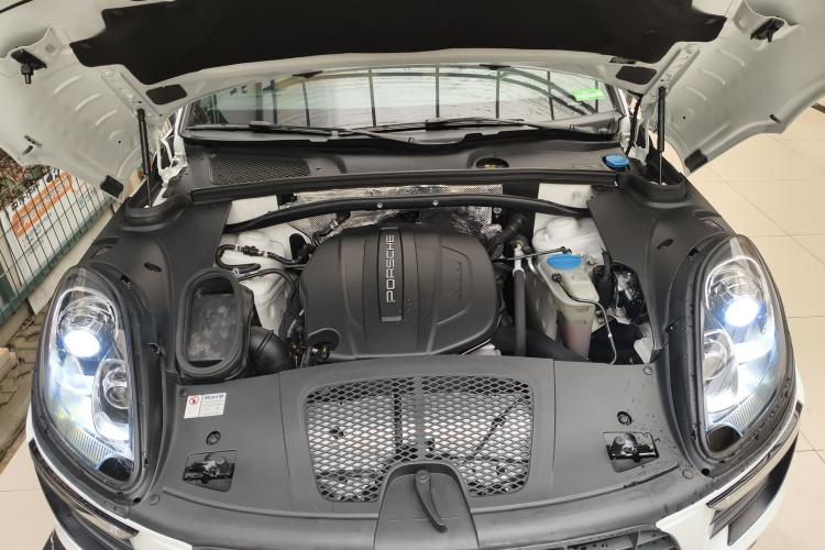 保时捷 2017款  Macan 2.0T机舱底盘24