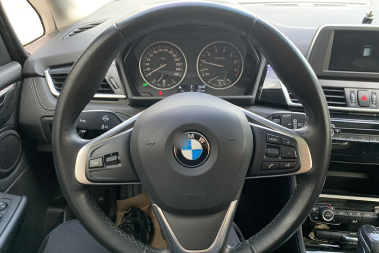 宝马2系旅行车 2016款 218i 运动设计套装局部细节13