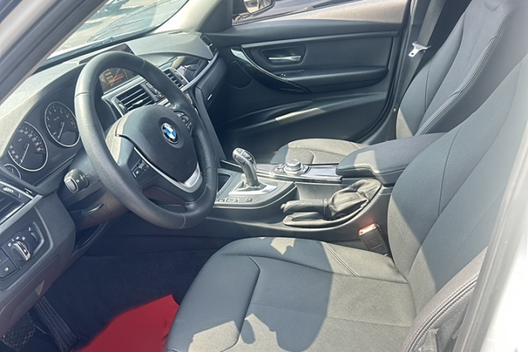 宝马3系 2017款 320Li M运动型局部细节19